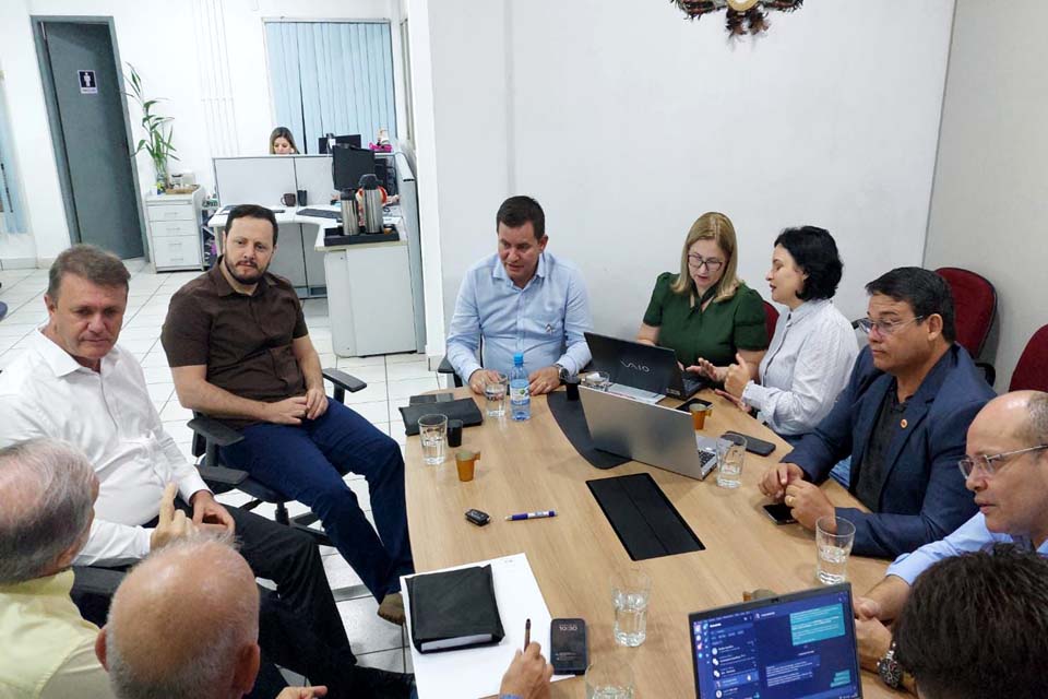 Luizinho Goebel participa de reunião no COSEMS-RO para tratar de demandas da saúde em Vilhena