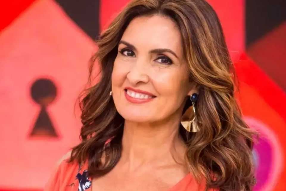 Fátima Bernardes abre conversa com o SBT enquanto segue parada na Globo, diz colunista