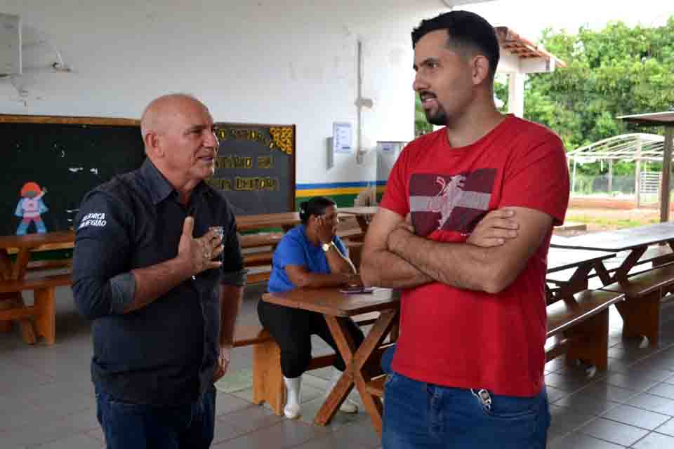 Escola de Flor da Serra, em Alto Alegre dos Parecis, recebe novos equipamentos com apoio de Ezequiel Neiva