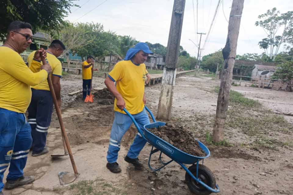 Equipes da Prefeitura de Porto Velho começam o trabalho de limpeza no pós-cheia