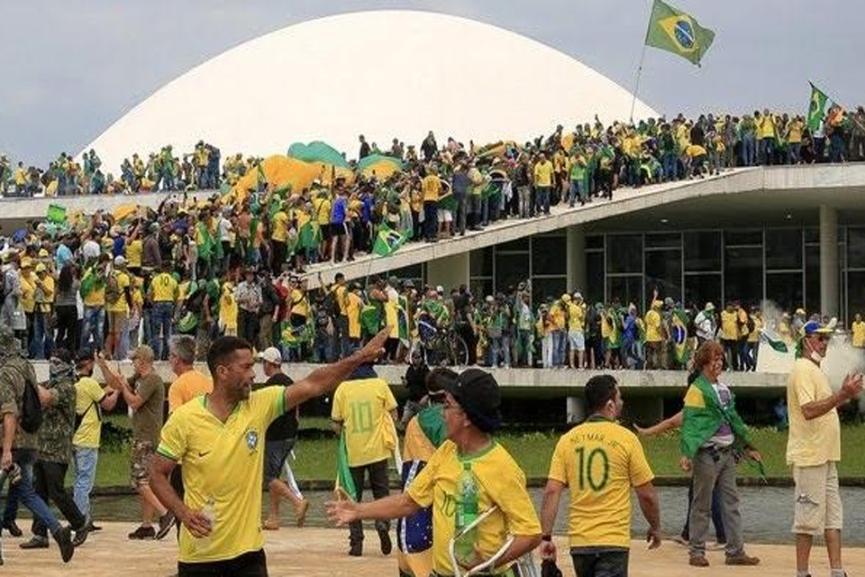 Professor Nazareno, o colunista mais polêmico do Norte, escreve  Nunca mais outro 8 de janeiro!