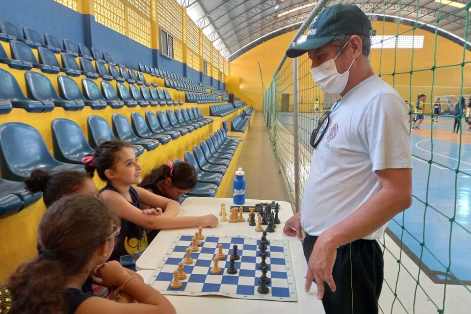 Núcleo de Xadrez do Talentos do Futuro é implantado na Associação dos Amigos Autistas