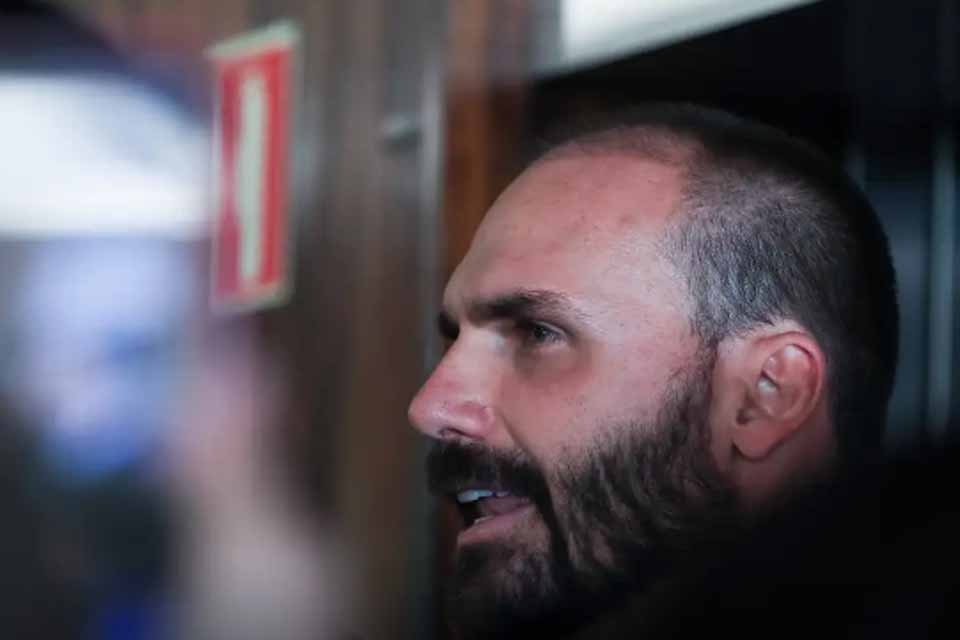Após indiciamento, Eduardo Bolsonaro critica atuação da PF