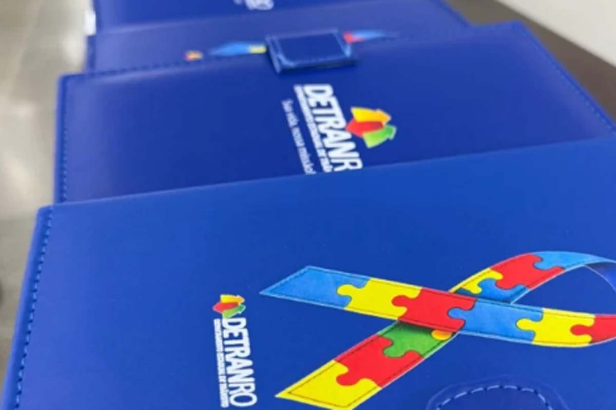 Distribuída gratuitamente, Carteira Azul garante atendimento inclusivo aos condutores com TEA em Rondônia