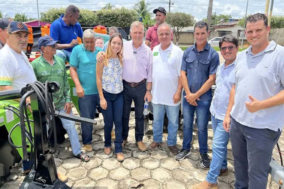 Lúcio Mosquini entrega implementos agrícolas e amplia estrutura da agricultura familiar em Campo Novo