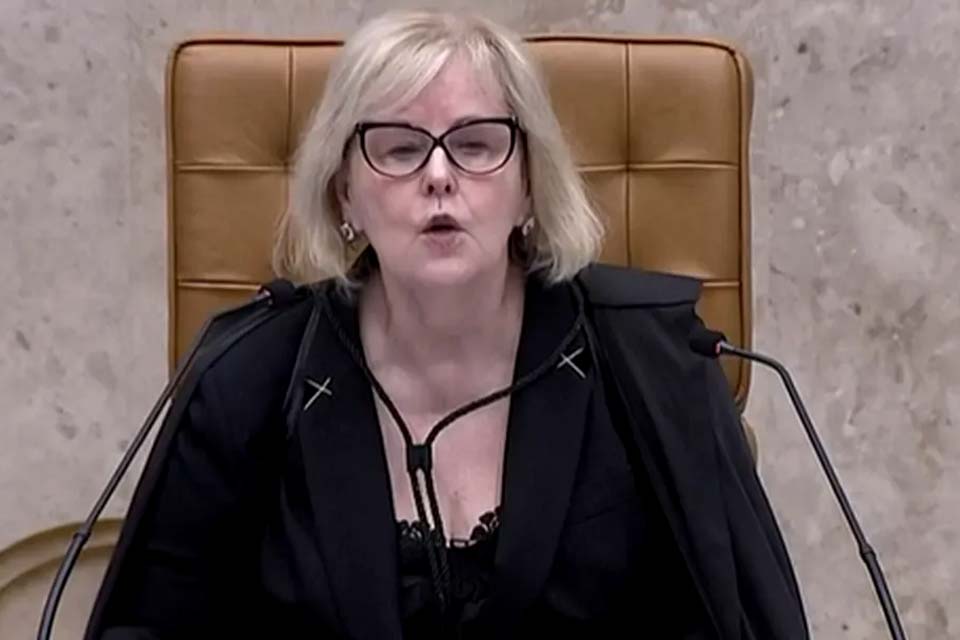 Rosa Weber diz que STF vai seguir 'firme e vigilante' na defesa da democracia