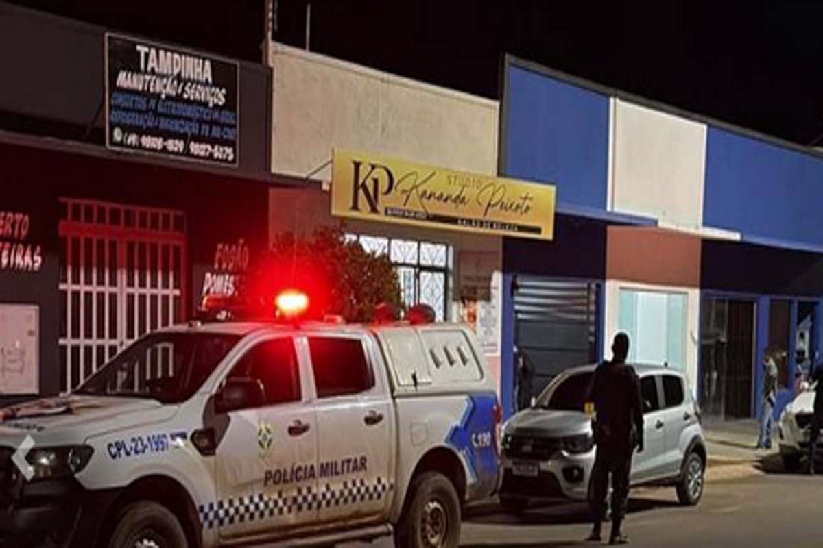 Atentado a tiros contra comércio após ameaça no WhatsApp assusta clientes