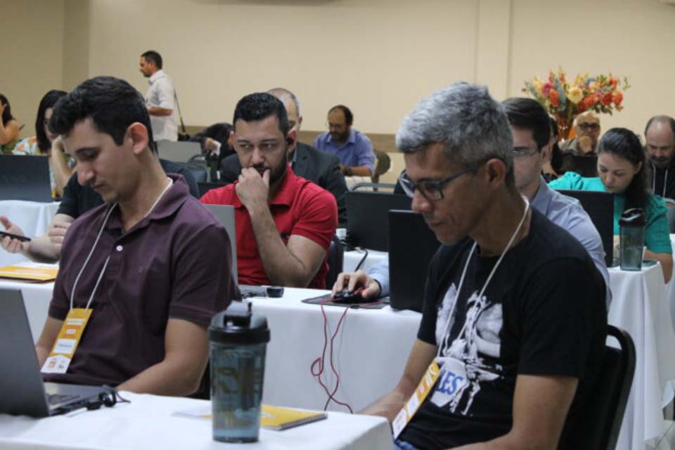 2º dia do curso sobre Contratações de acordo com a Lei de Licitações, parceria da AROM e PubClick, é marcado por formação prática e teórica no Sistema ComprasNet