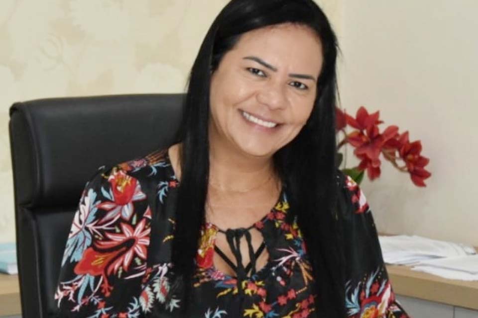 Prefeita Maria Simões encaminha relatório do piso salarial dos professores à Câmara de Vereadores