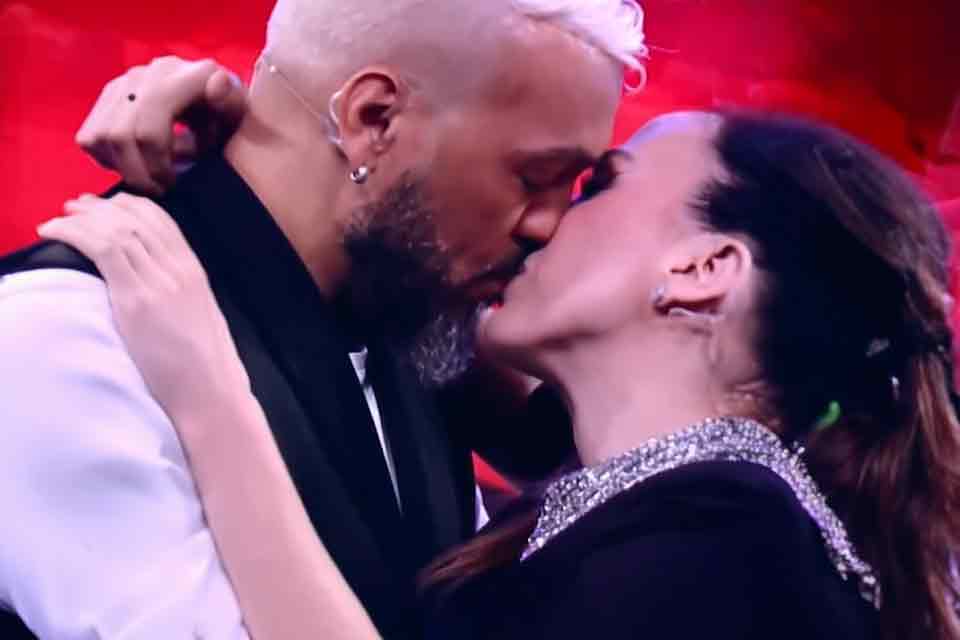 Belo dá beijo de cinema em Tatá Werneck e provoca reação de Gracyanne