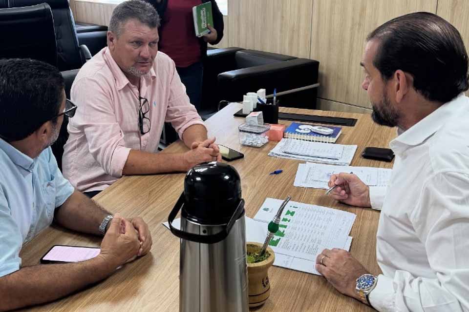 Deputado Laerte Gomes recebe lideranças políticas de vários municípios em gabinete parlamentar