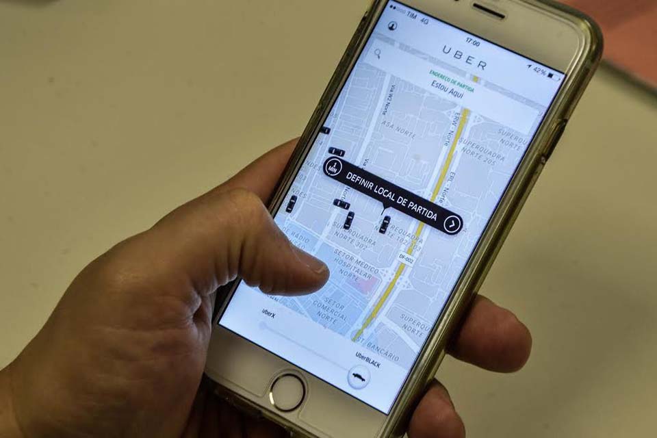 Em decisão inédita, TST diz que motorista não é empregado do Uber