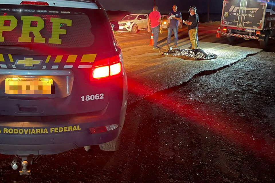 Motociclista morre em colisão frontal com táxi na BR-425
