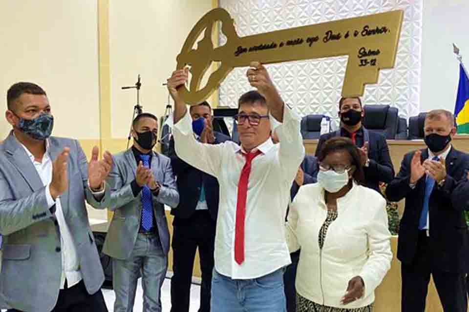 Saúde é prioridade número 1, define Alex Testoni durante a posse