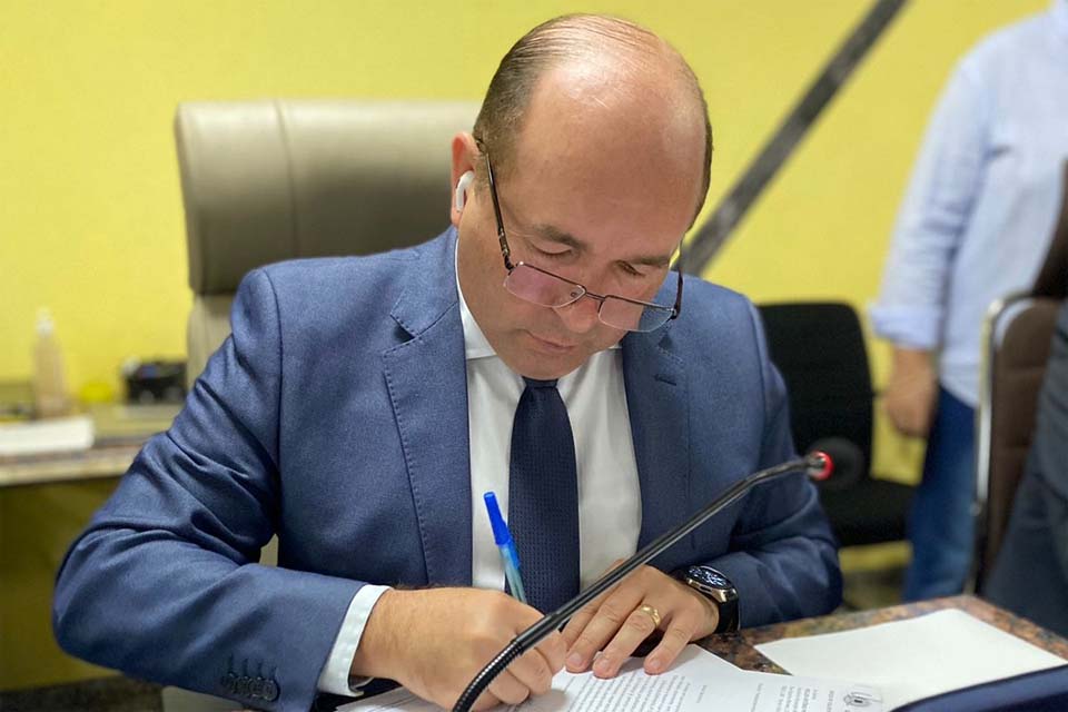 SEMOB atende pedido de Edwilson Negreiros a faz operação tapa-buracos na zona Sul de Porto Velho