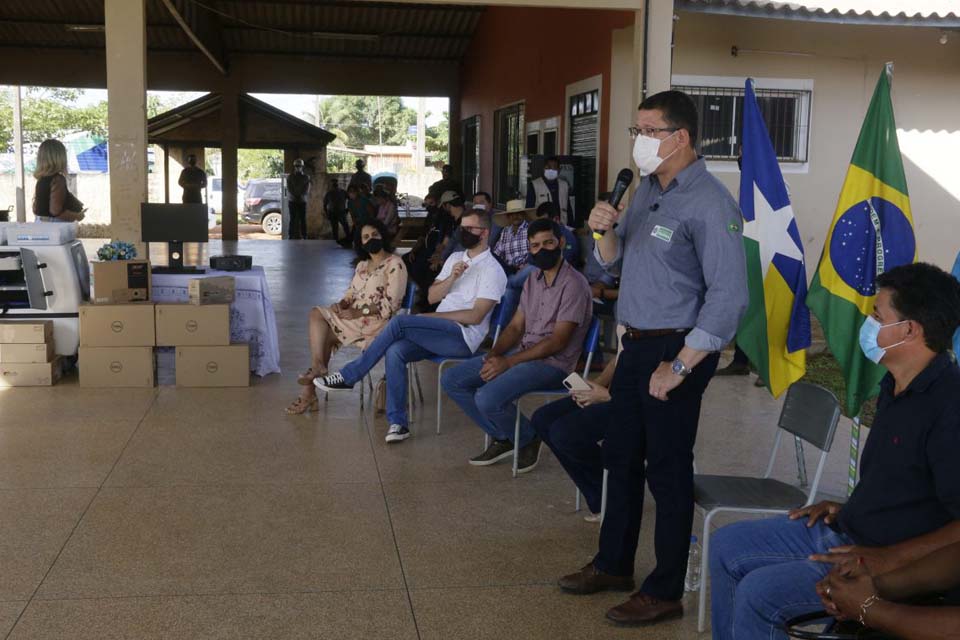 Governador Marcos Rocha entrega mais de R$ 68 mil em equipamentos para escola estadual de União Bandeirantes