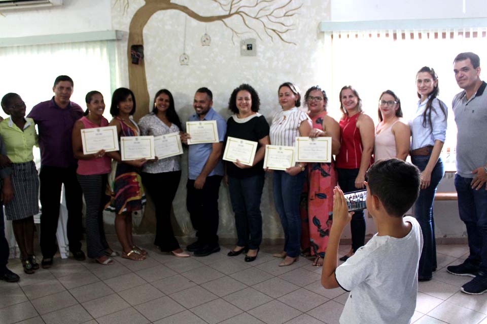 Conselheiros tutelares tomam posse; prefeito Edilson Alencar esteve presente na posse do novo grupo