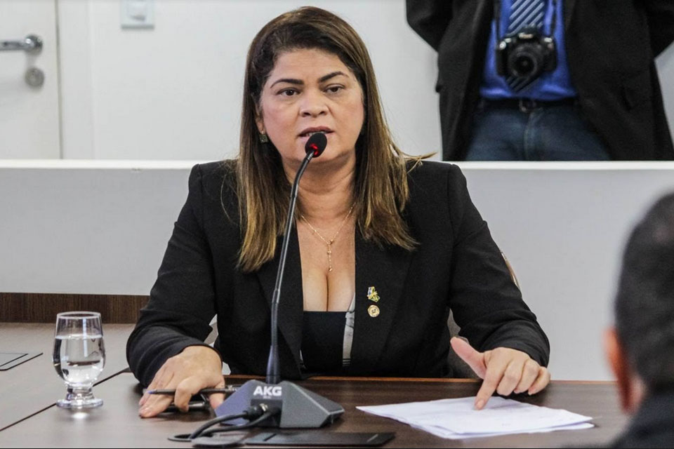 Cássia Muleta indica contratação de bombeiros civis para auxiliar no combate ao Covid-19