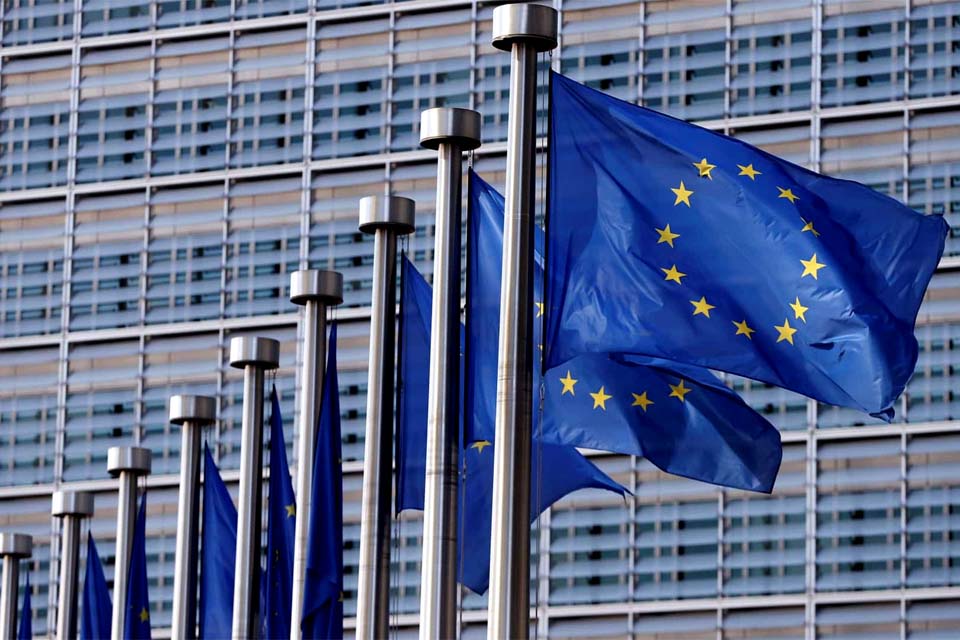 Bruxelas quer acordo sobre países seguros aos quais reabrir fronteiras