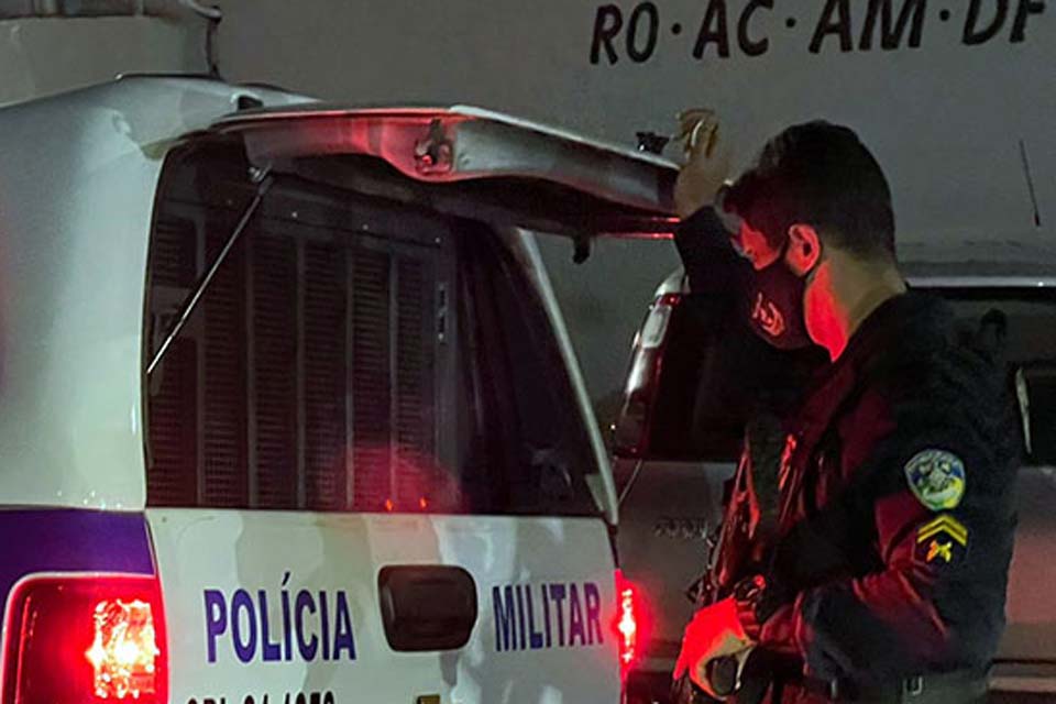 Policial militar prende acusado de ameaçá-lo em loja de construção