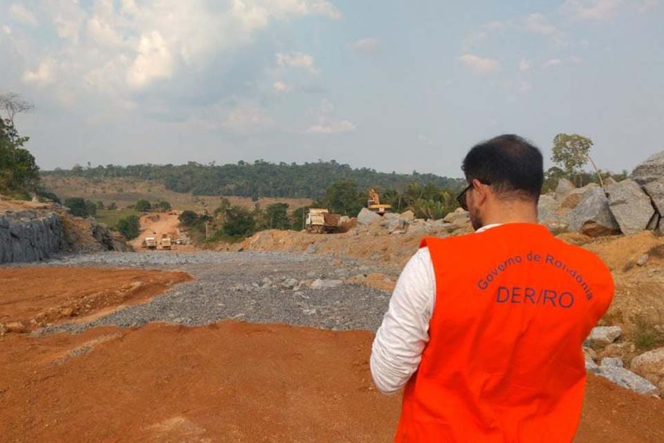 Serviços de asfaltamento da BR-421 avançam na região do Vale do Jamari