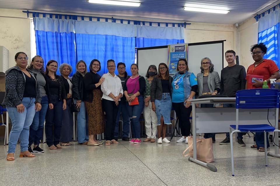 Oficina busca ativa escolar - Acesso a plataforma ao vivo e na prática é realizada no município