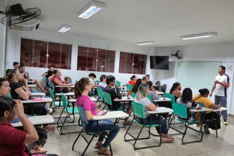 Campus Guajará-Mirim realiza reunião com pais de alunos convocados para a fase estadual do Joer 2025