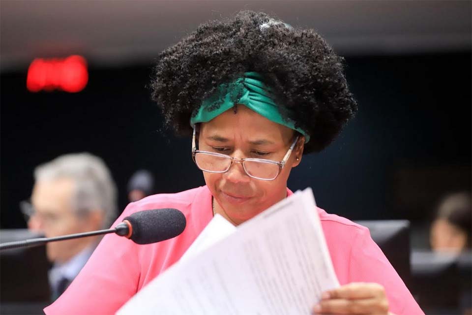 Relatório da deputada Sílvia Cristina a favor de exames genéticos para identificar o câncer de mama, será votado hoje