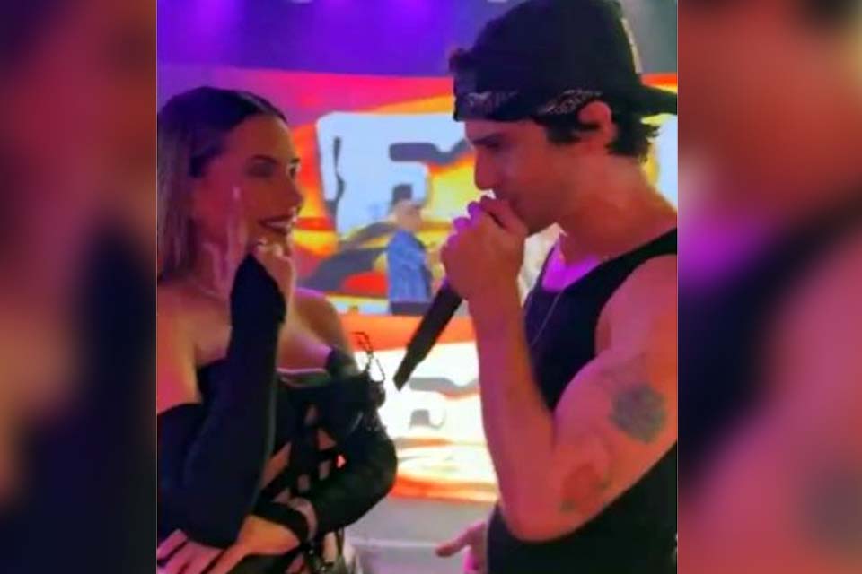 “Fez meu coração parar”: Fiuk se declara para Deolane em cima do palco