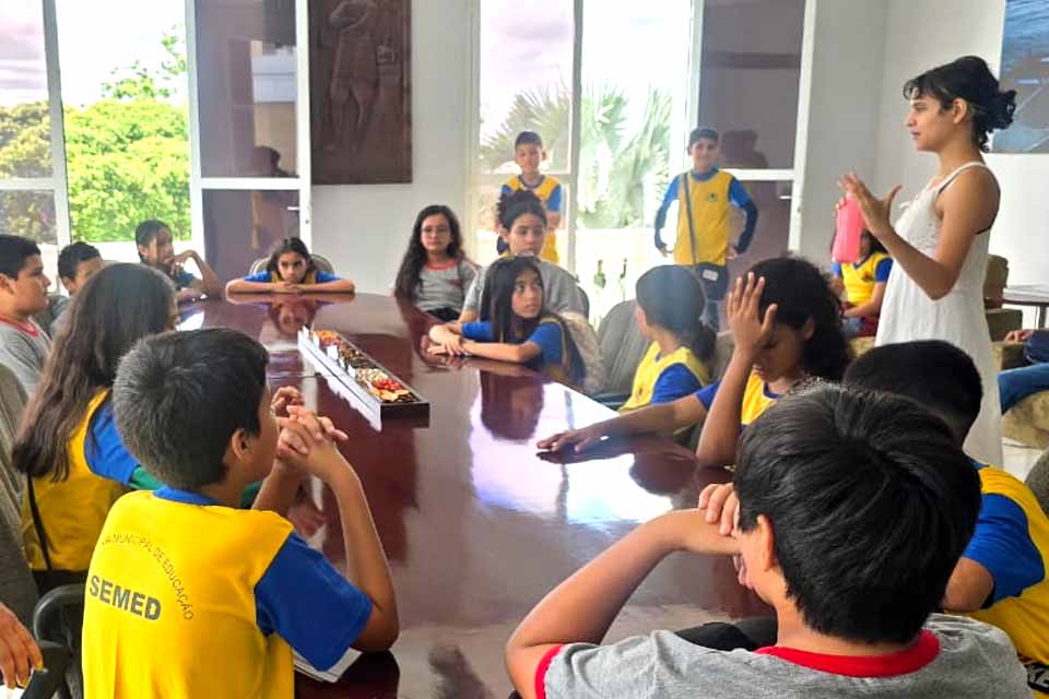 Alunos da rede municipal de ensino vivenciam a história de Rondônia em visita ao Museu da Memória Rondoniense