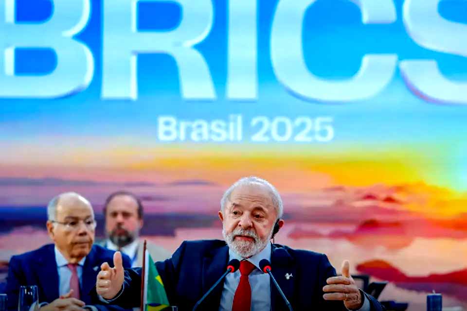Adiar reforma na ONU torna mundo mais perigoso, diz Lula no Brics 