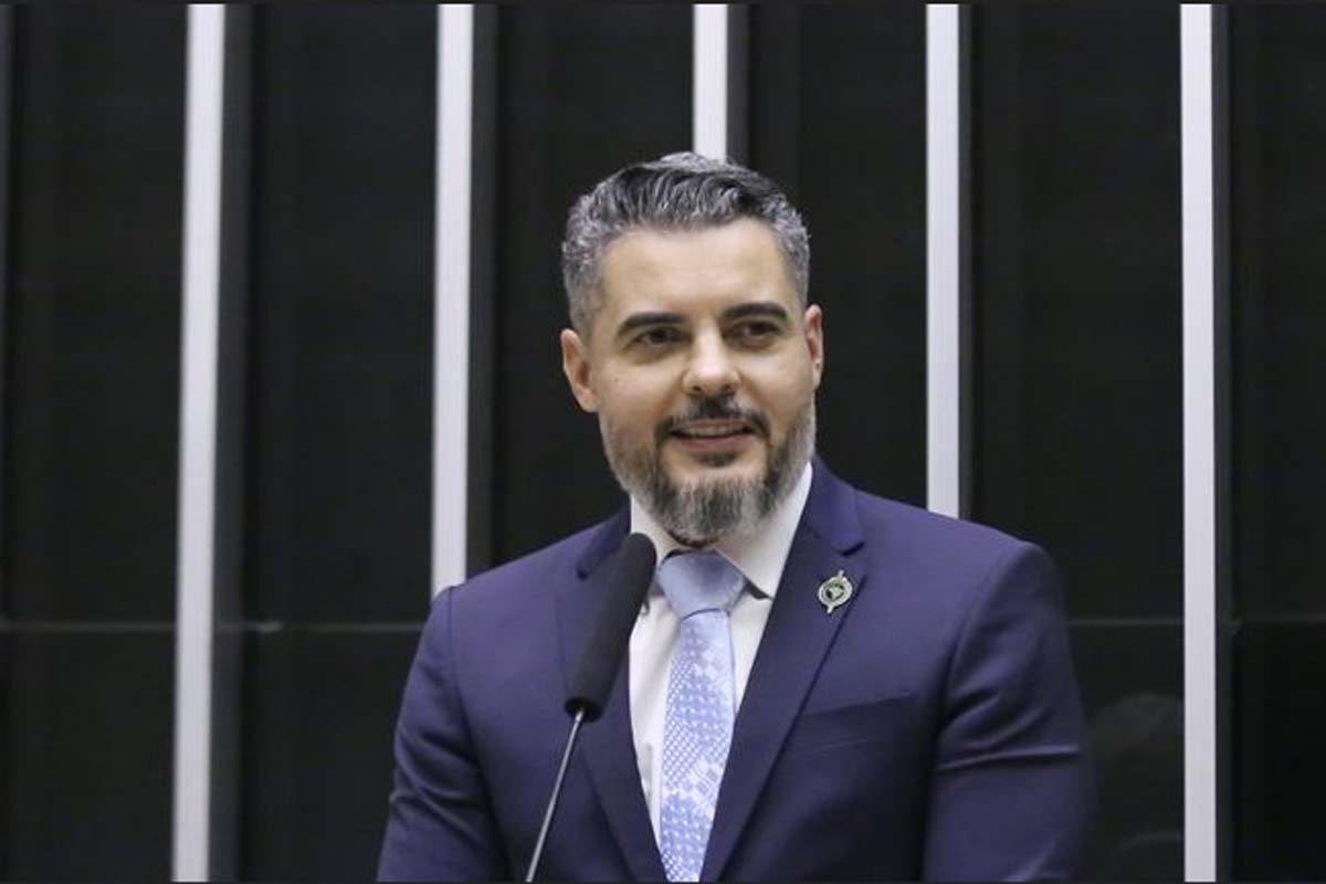 Thiago Flores vota favorável a PEC que garante recursos mínimos para assistência social