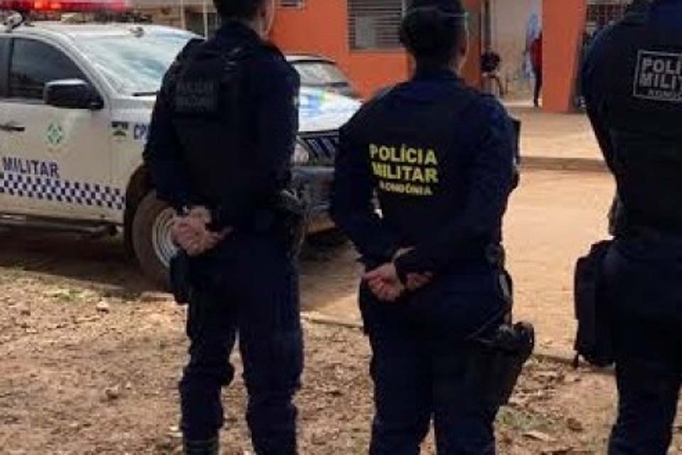 Homem é preso furtando central de ar condicionado em escola