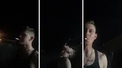 Jovem cospe cigarro pra cima e pega de volta com a boca