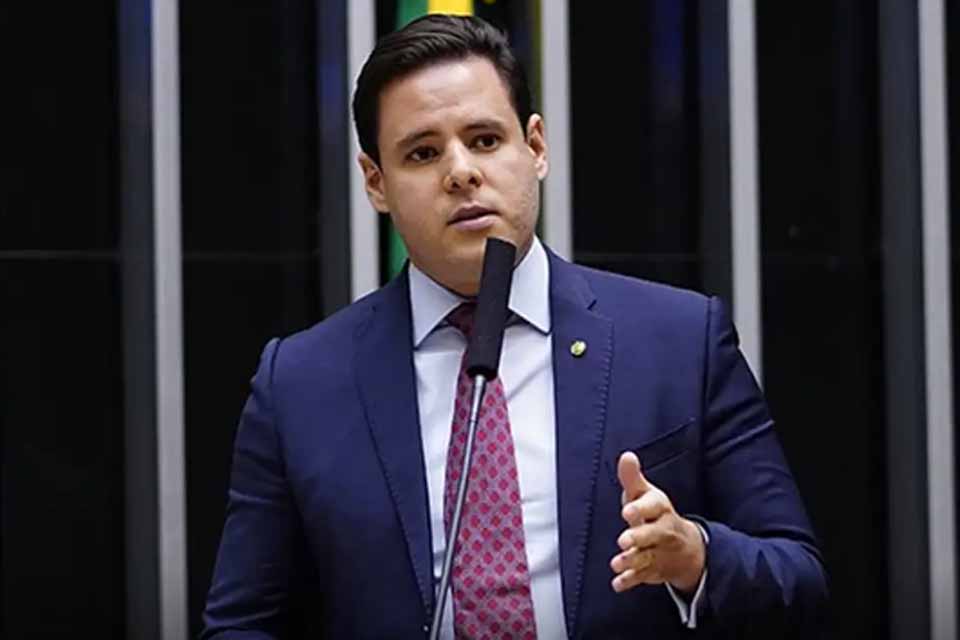 Moraes autoriza Bolsonaro a receber visita de relator da anistia