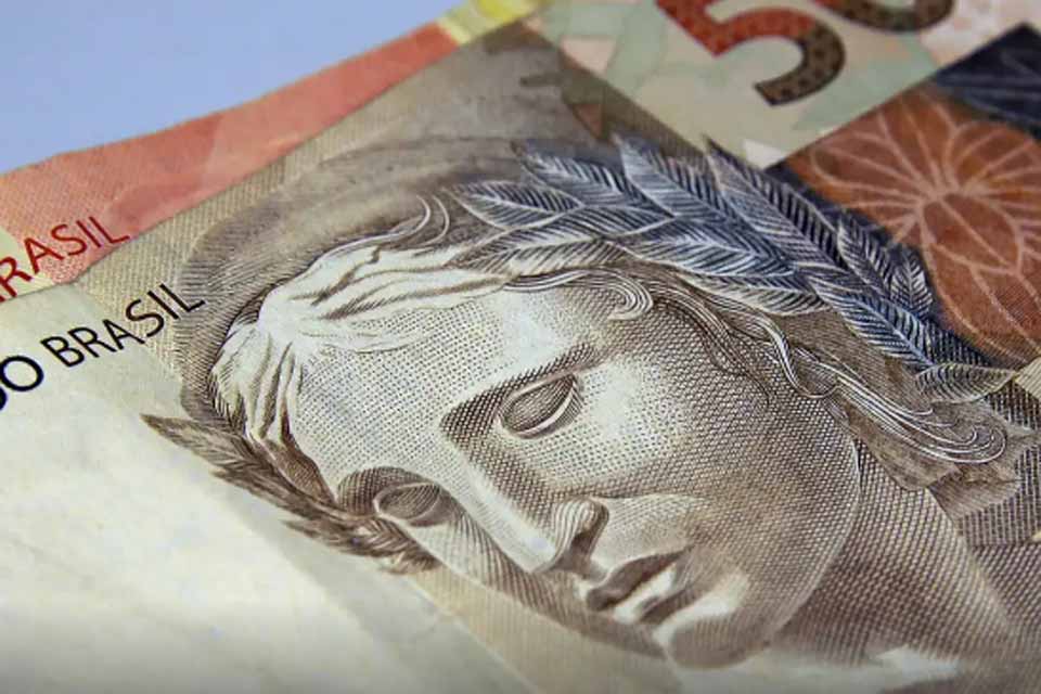 Brasileiros sacaram R$ 315 milhões em valores a receber em maio