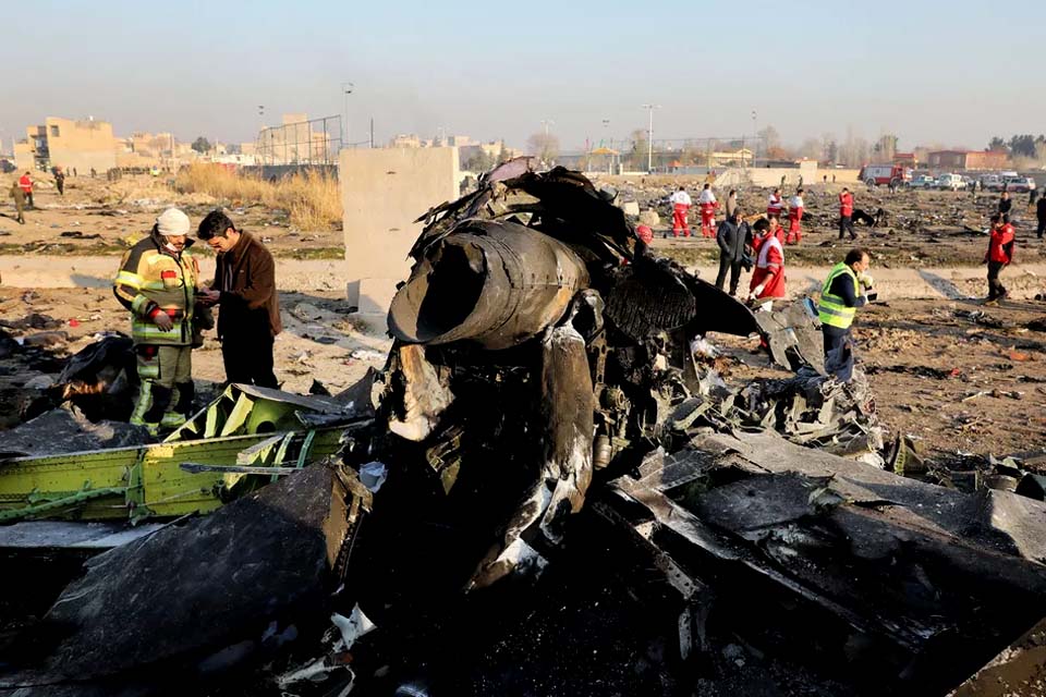 Avião ucraniano cai em Teerã; não há sobreviventes