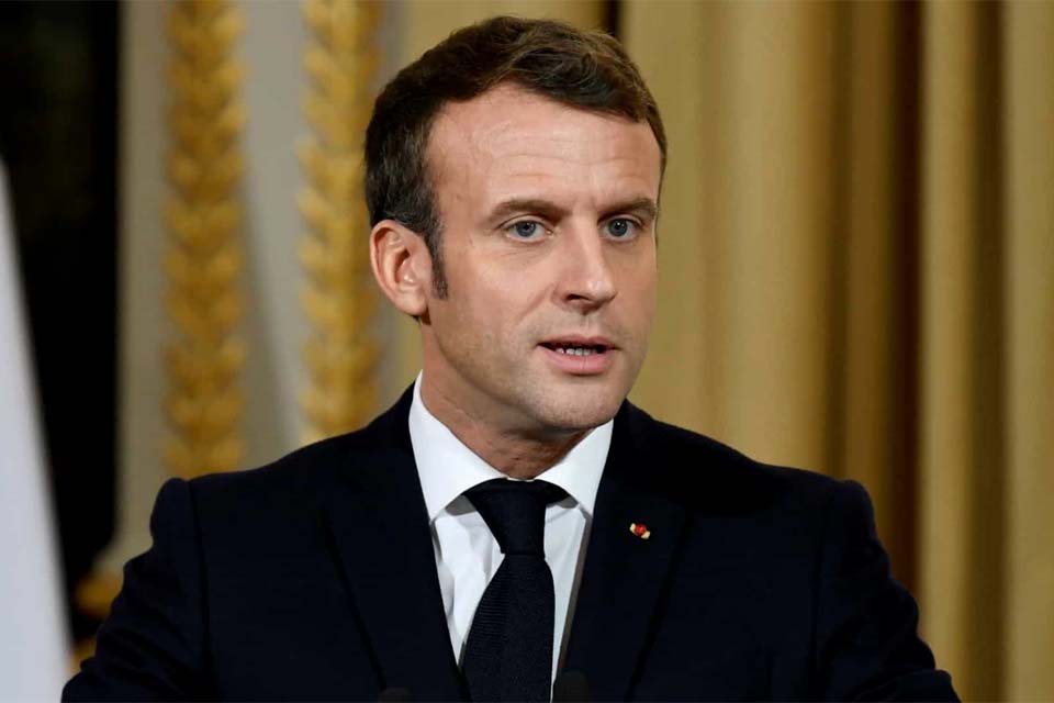 França superou barreira dos 100 mil mortos, anuncia o presidente Macron