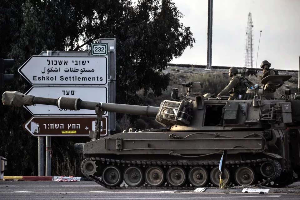 CONFLITO: Tropas israelenses fazem 1ª incursão terrestre na Faixa de Gaza 