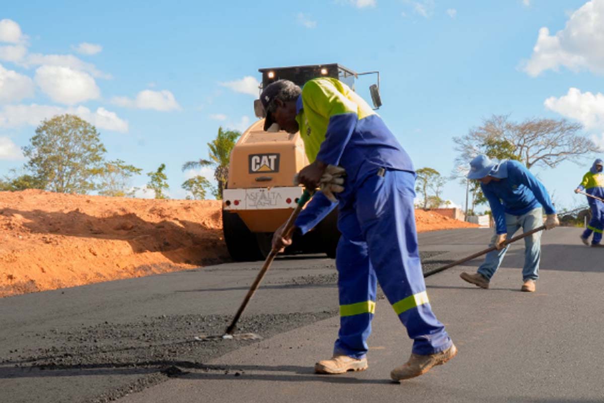 Prefeitura conclui pavimentação asfáltica em trecho final da rua Goiás, no Setor 07