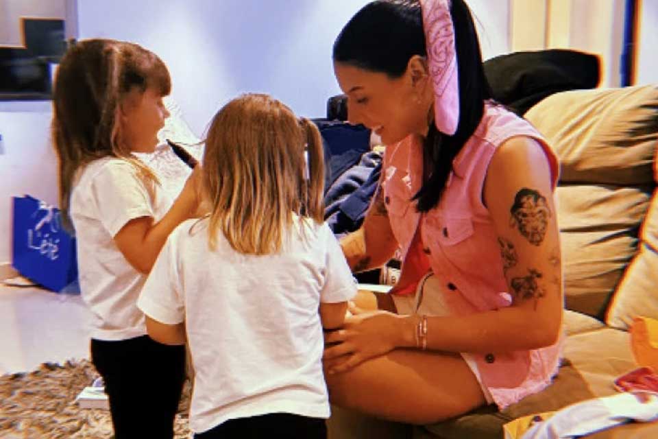 Zé Felipe posta momento das filhas com Ana Castela e reage cheio de amor