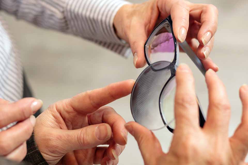 Aprenda a escolher o óculos de grau certo para cada tipo de nariz