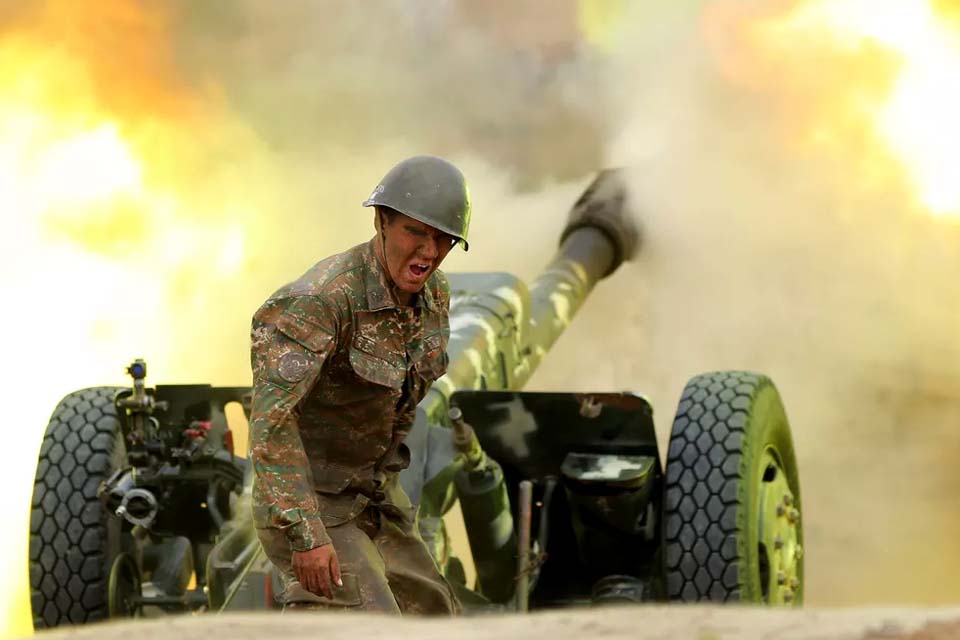 Armênia e Azerbaijão trocam acusações sobre novos ataques longe de região sob disputa