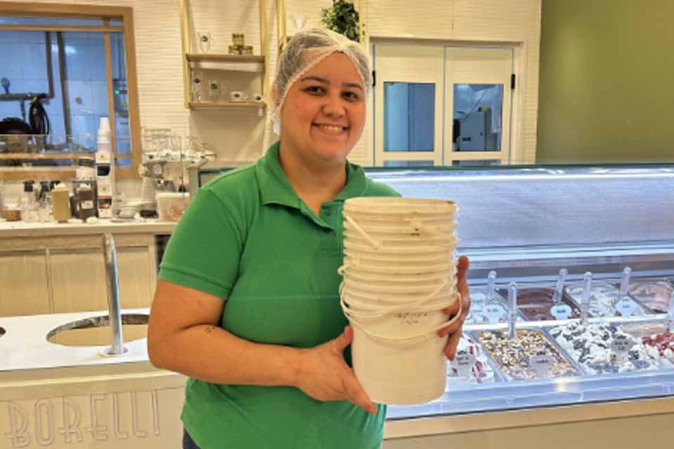 Parceria entre Prefeitura de Porto Velho e empresa privada garante descarte correto de baldes de sorvete