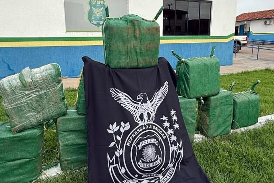 PF e PM apreendem 350 kg de cocaína e prendem dois suspeitos