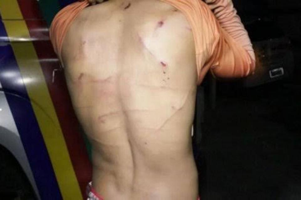 Jovem acusado de esconder assaltante é surrado por seis motociclistas