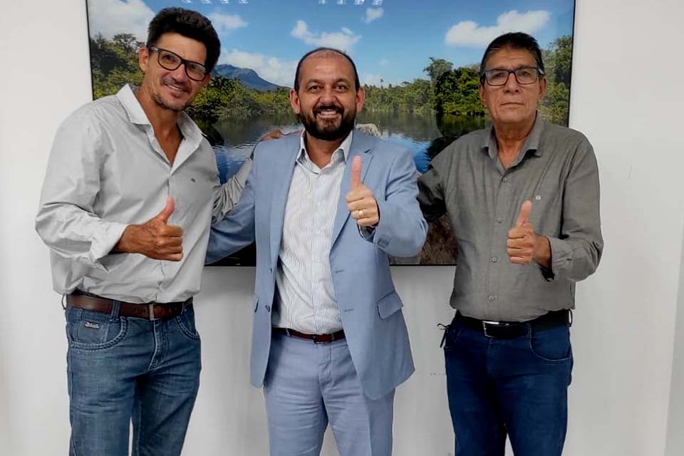 Deputado Laerte Gomes se reúne com prefeito e vereador de Nova União e reafirma parceria com o município