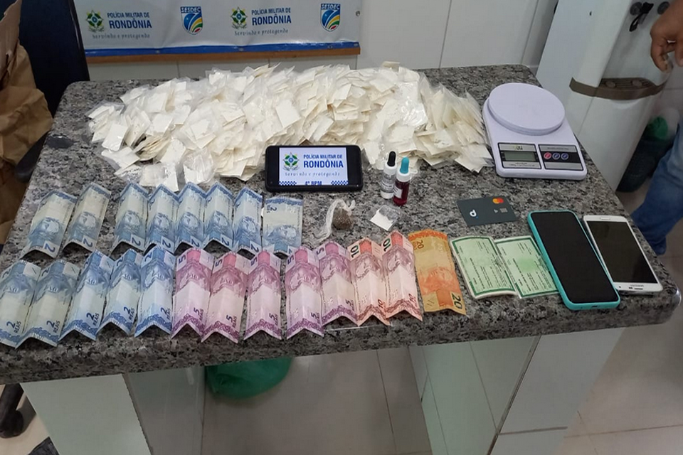 PM prende mulher que recebeu mil papelotes de cocaína pelo Correio