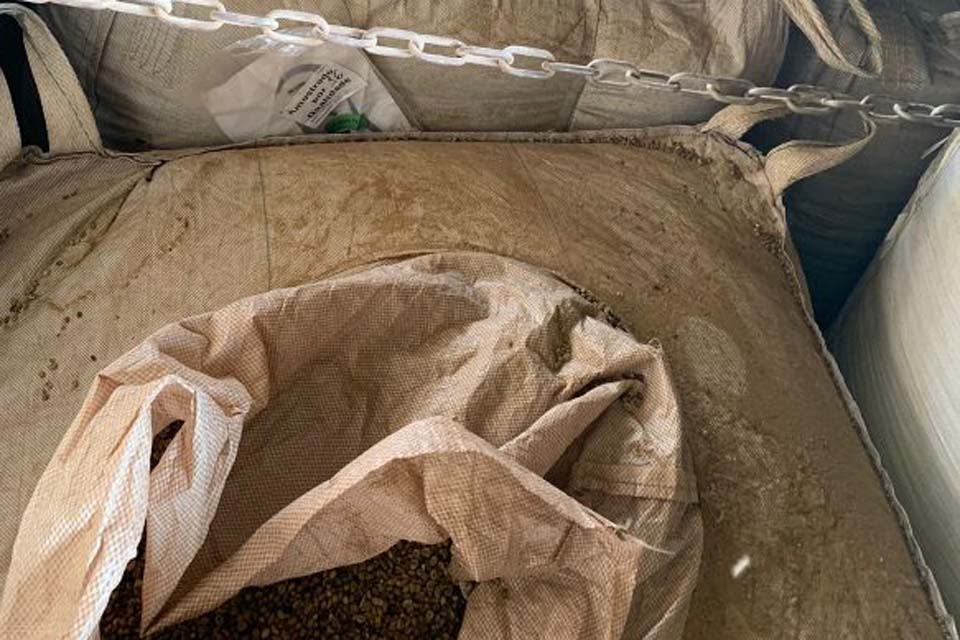 Sefin/RO apreende caminhão com mais de 30 Toneladas de Café em Vilhena