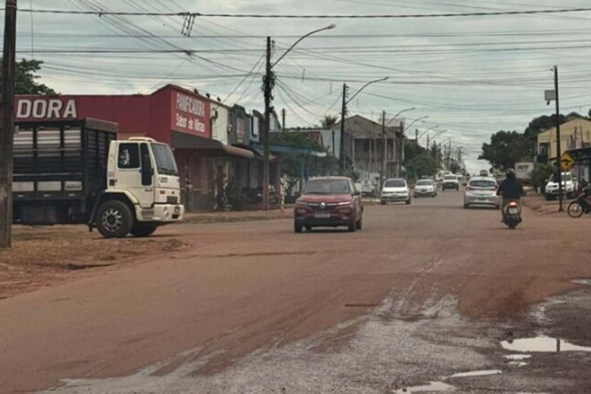 Despejo irregular de água nas ruas pode gerar multas e trazer prejuízos às vias públicas 